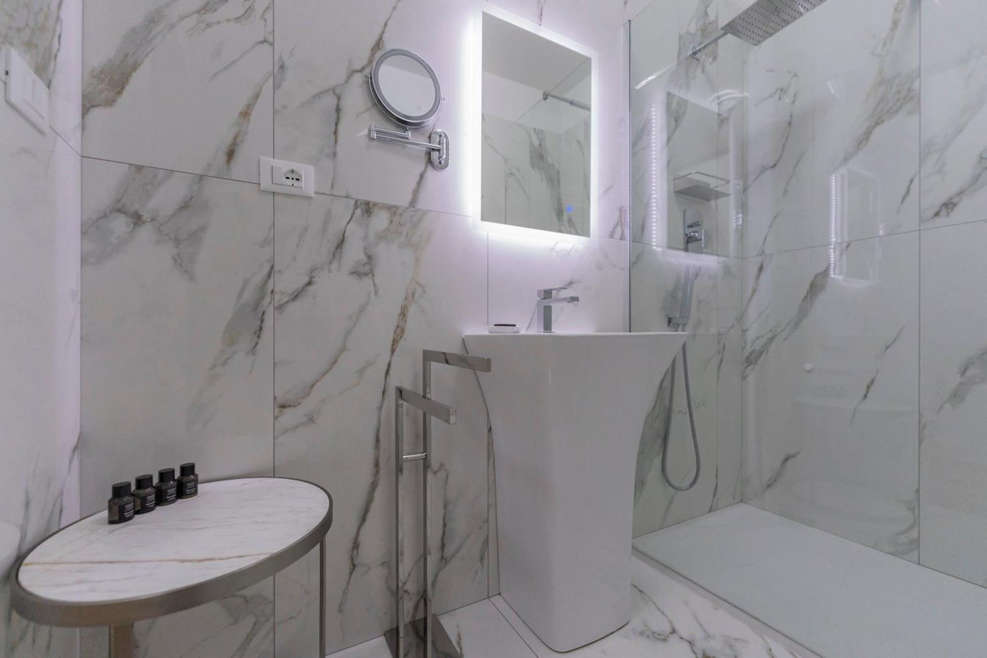 Aldrovandi Luxury Suites And Apartment Bologna Exterior photo